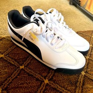 Never worn puma shoes condition brand new